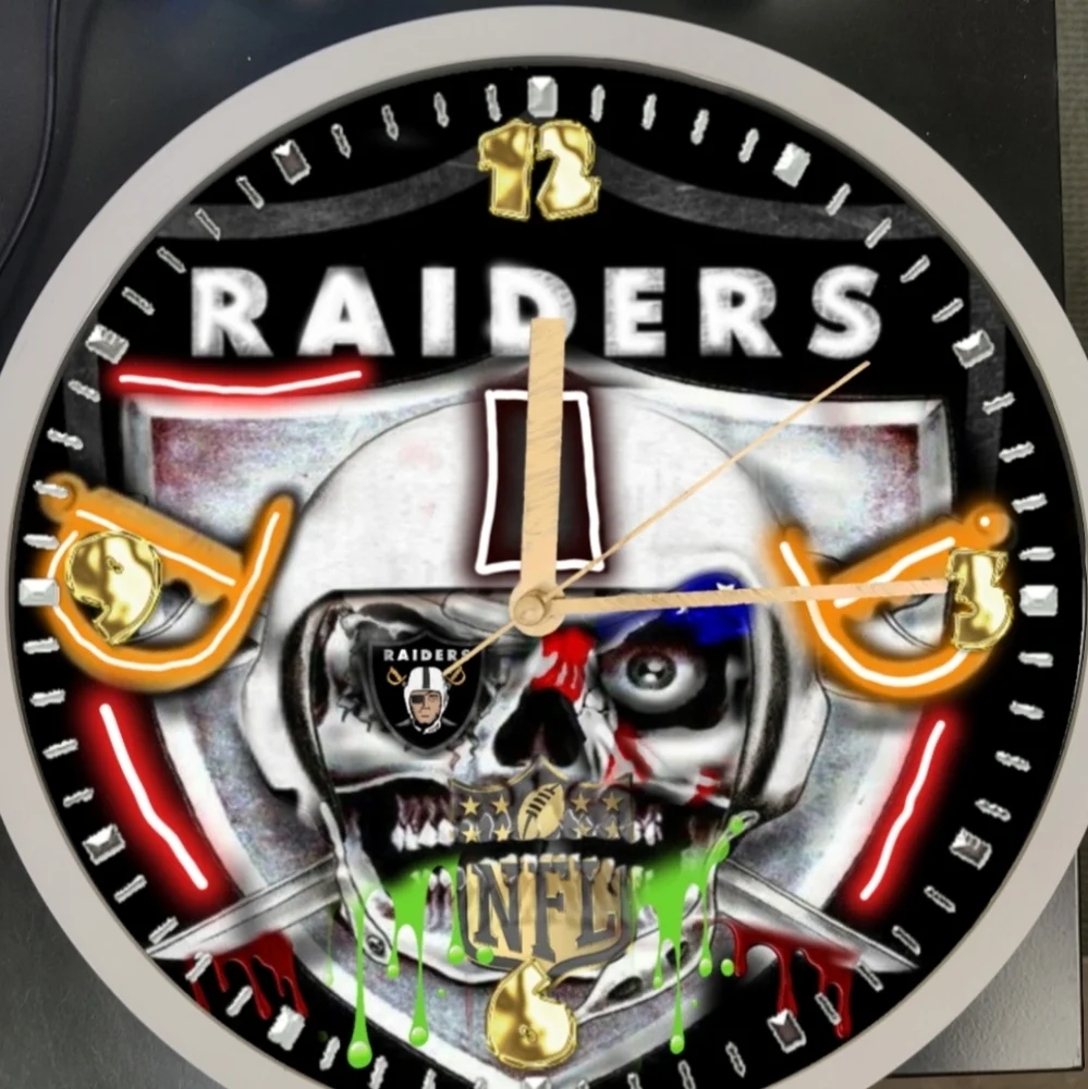 Raiders clock - Picture 4 of 4